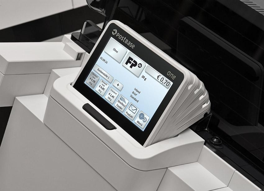 Display und Bedienelemente der PostBase One
